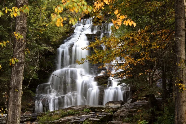 Bijoux Falls dans la belle Colombie-Britannique — Photo