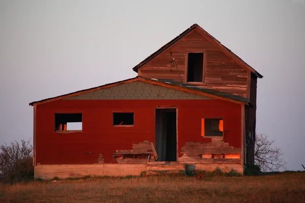 老被遗弃的萨斯喀彻温农场房子 — 图库照片