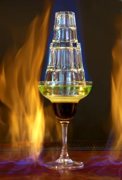 Cocktail Flamer Fundo Preto — Fotografia de Stock
