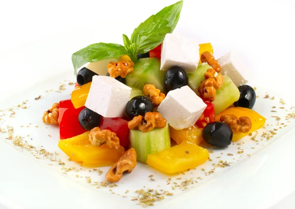 Frischer Salat Mit Gemüse Oliven Und Feta Käse — Stockfoto