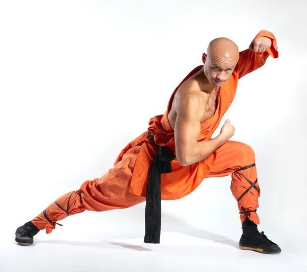 Shaolin Krieger Mönch Auf Weißem Hintergrund — Stockfoto