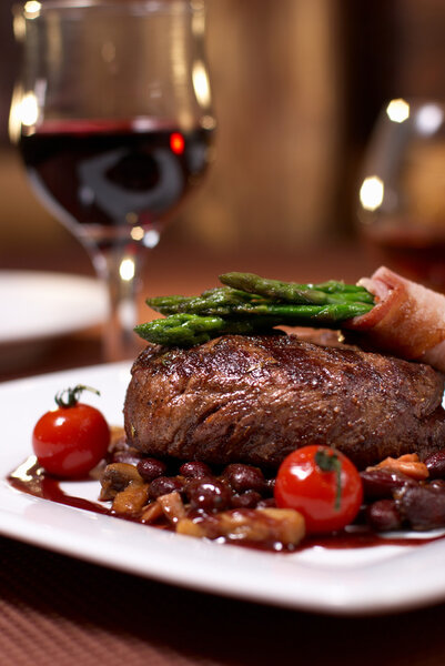 Grilled beef with tomato