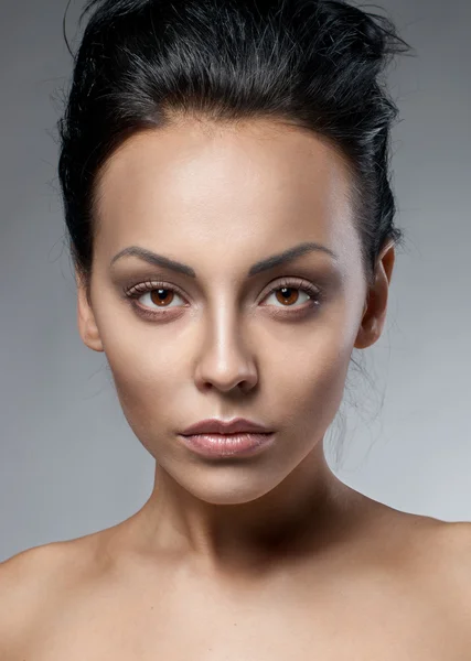 Porträtt Sexiga Kaukasiska Ung Kvinna Med Vackra Bruna Ögon — Stockfoto
