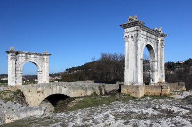 Flavien'ın Roma köprüsünün Saint Chamas