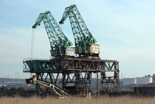 Cranes and scrapyard — Stock Photo, Image