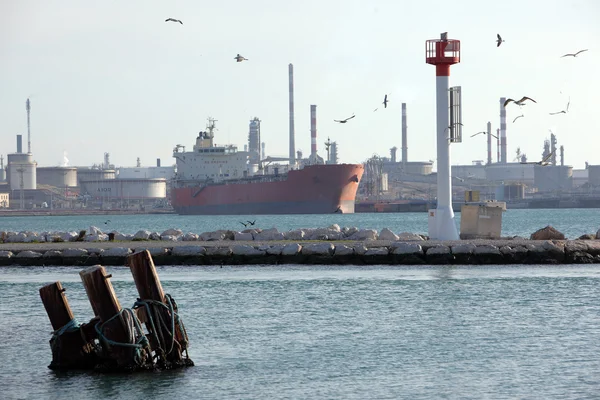 Tartályhajó Hajó Lehorgonyzott Egy Dokk Benzin Töltve — Stock Fotó