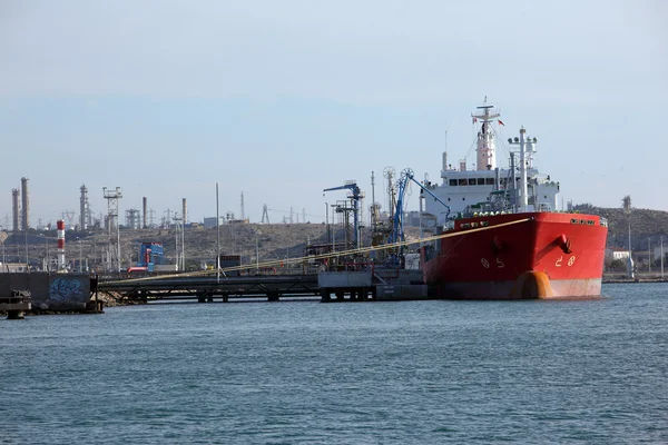 Tartályhajó Hajó Lehorgonyzott Egy Dokk Betöltését Benzin — Stock Fotó