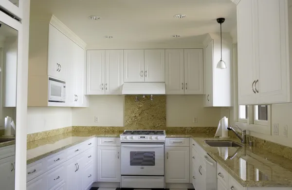 Interieur Van Keuken Met Granieten Aanrecht — Stockfoto