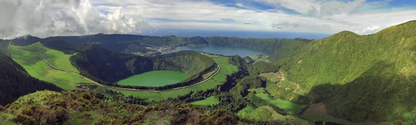 Santiago y otras lagunas en Sete Cidades, San Miguel, Azores — Foto de Stock