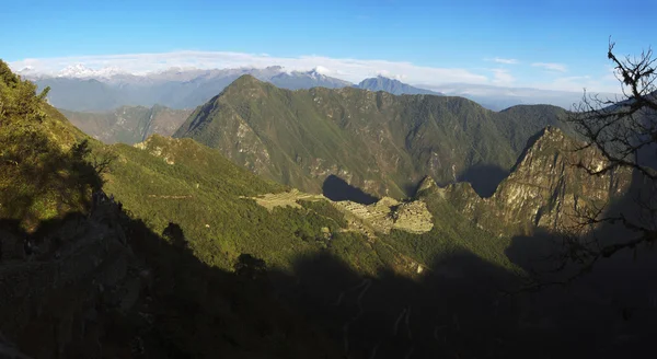 Salida del sol sobre Machu Picchu —  Fotos de Stock