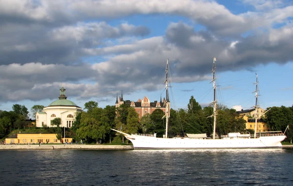 Stokholm staden med chapman båt — Stockfoto