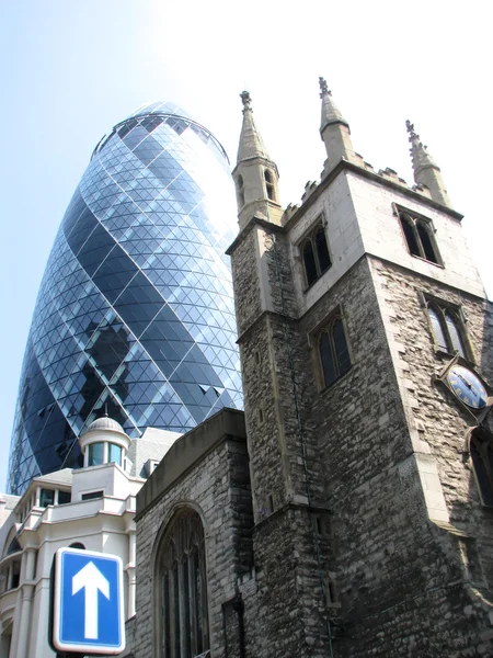 Oude en nieuwe architectuur in Londen — Stockfoto