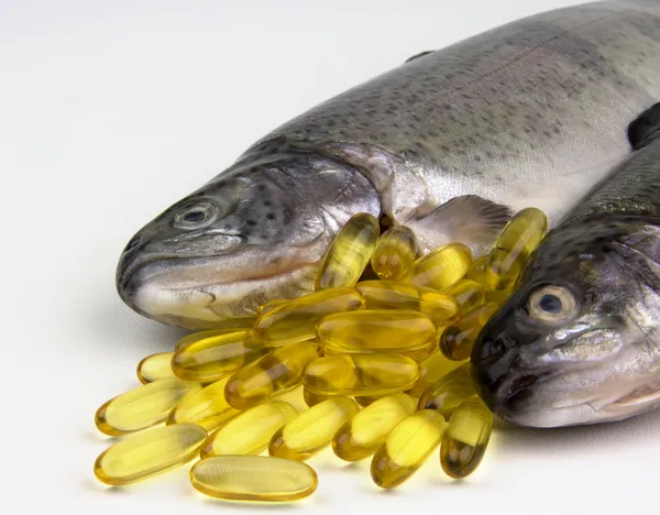 Pescado y aceite de pescado — Stockfoto