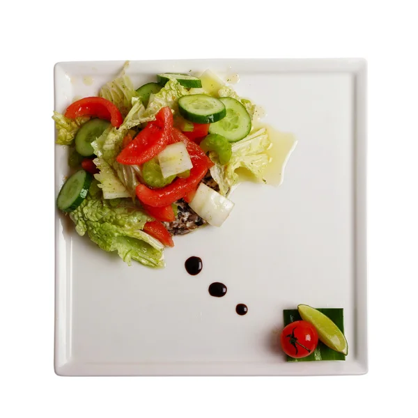 Salada com pepino, tomate e repolho — Fotografia de Stock