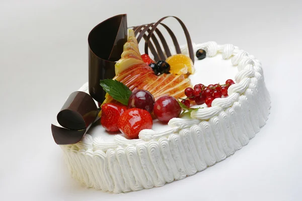 Kake Med Frisk Frukt Hvit Bakgrunn – stockfoto
