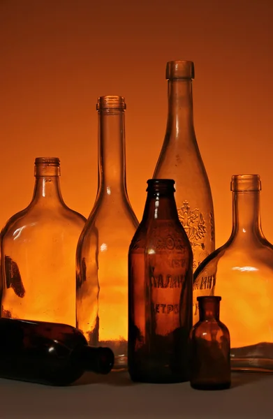 Silueta de 7 botellas antiguas Imágenes de stock libres de derechos