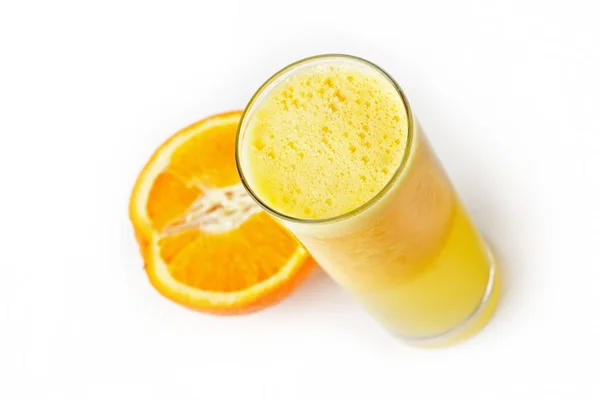Taze portakal suyu ve dilim — Stok fotoğraf