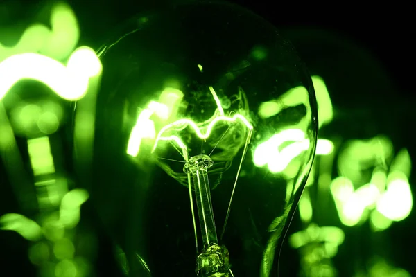 灯泡明亮光火很精美是抽象的绿色 — 图库照片
