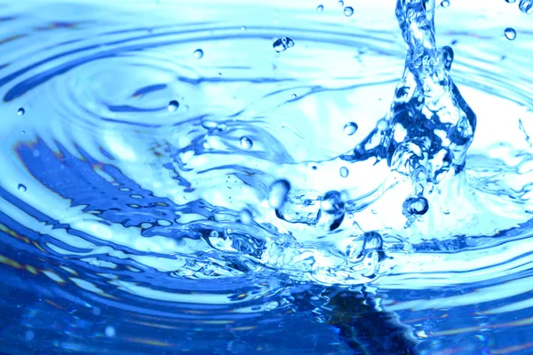 Колоссально-голубая водяная пена — стоковое фото