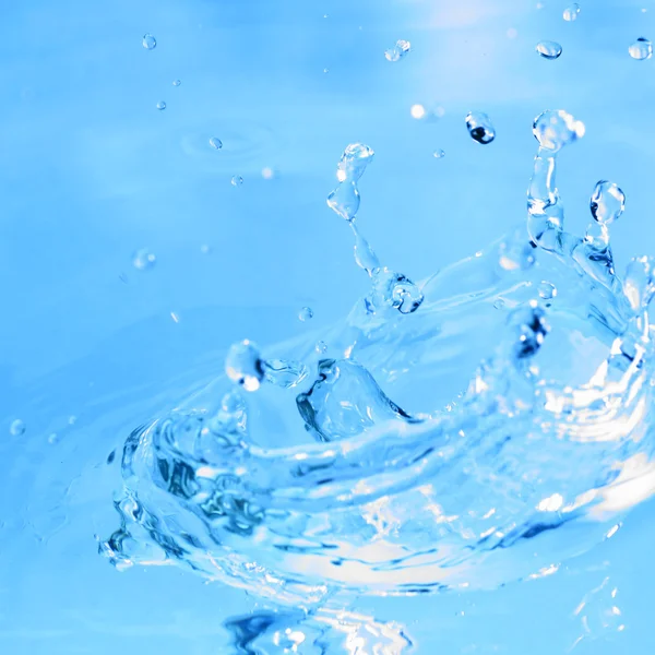 Blauer Wasserspritzer — Stockfoto