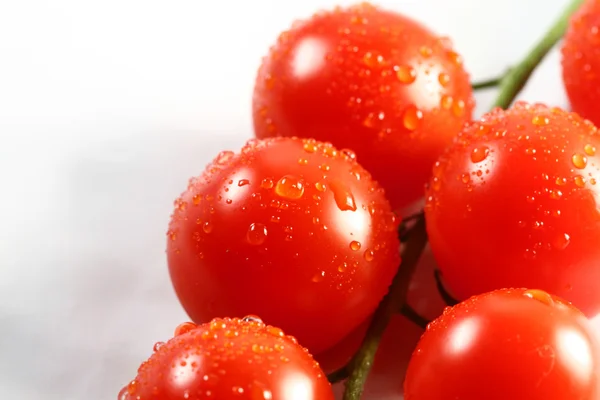 Pomidor Wiśniowy Izolowany Białym Tle — Zdjęcie stockowe