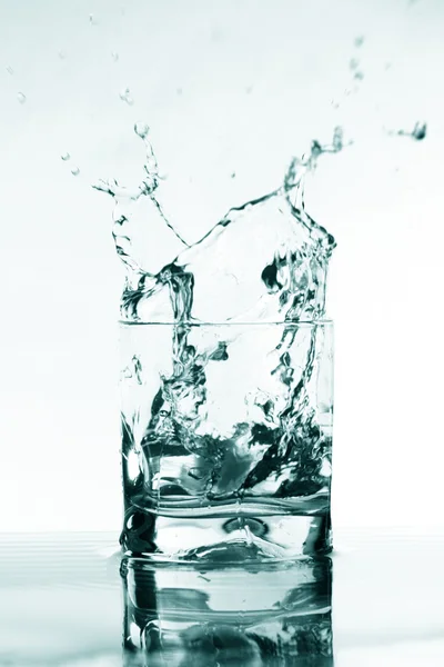 Wodka splash — Stockfoto