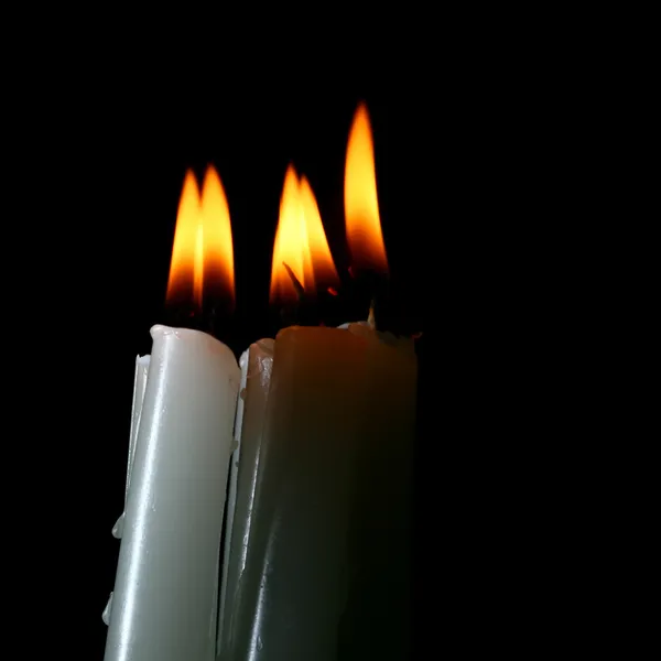 神圣蜡烛在黑色背景上的黑暗中 — 图库照片