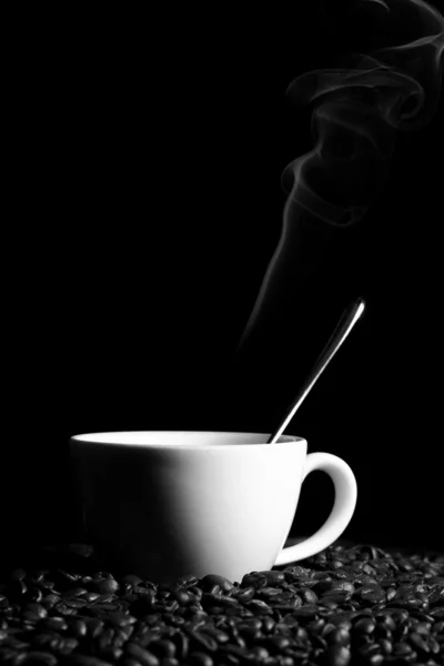 Kahve Çekirdekleri Fincan Içmek Sıcak Beyaz — Stok fotoğraf