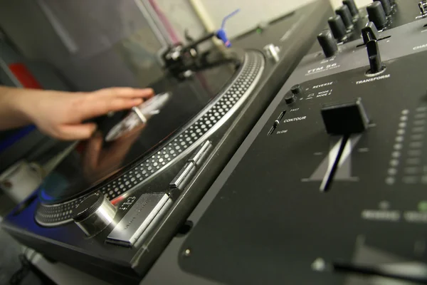 Scratch Battle Playing His Vinyls Hand — Stock Photo, Image