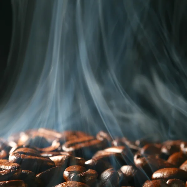 煙でのコーヒー サービス — ストック写真