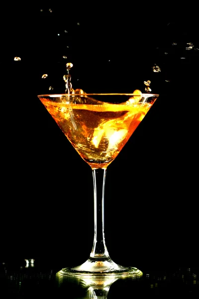 Alcohol Splash Martini Glass Black Background — Stock Photo, Image