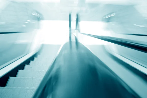 Hintergrund der Rolltreppe verschwommen — Stockfoto