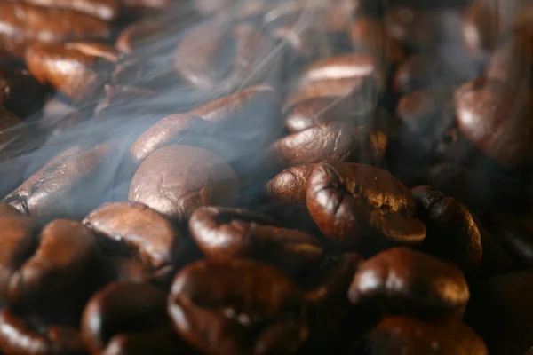 Kaffe i rök — Stockfoto