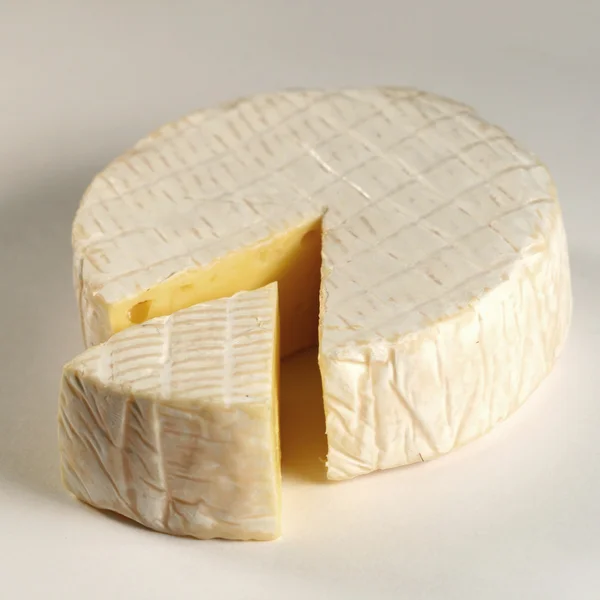 ブリーチーズをチーズします。 — ストック写真