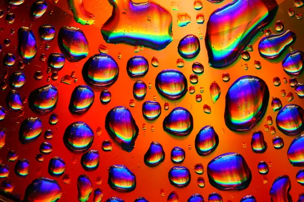 Värilliset vesipisarat — kuvapankkivalokuva