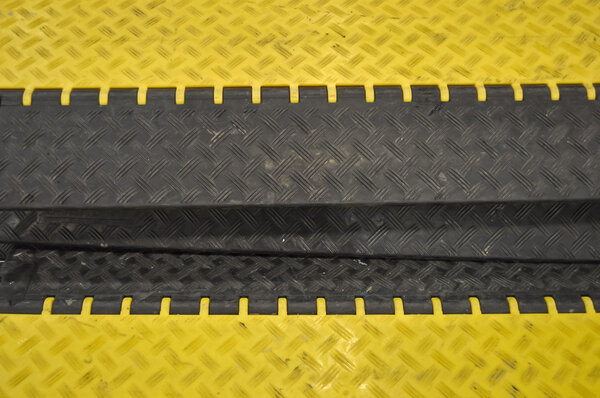 Black-yellow speed bumps Humps