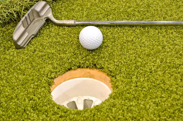 Мини-гольф внутри — стоковое фото