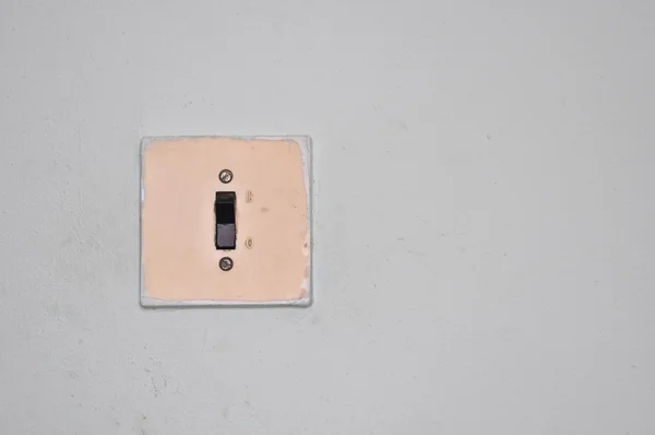 Stary przełącznik elektryczny na ścianie — Zdjęcie stockowe