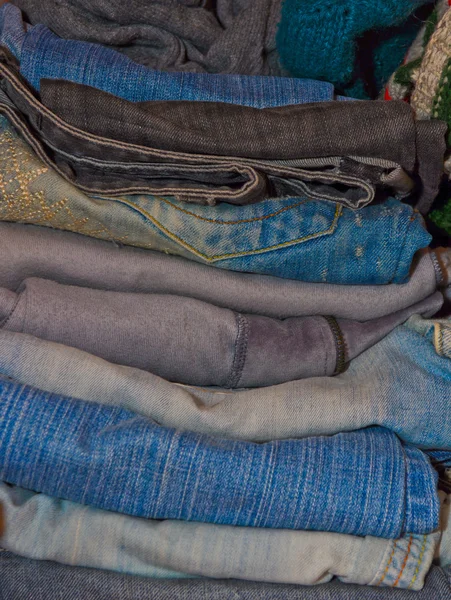 Стек джинсів — стокове фото