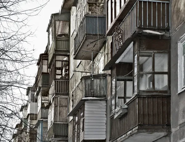 Teil Einer Hauswand Mit Mehreren Balkonen — Stockfoto