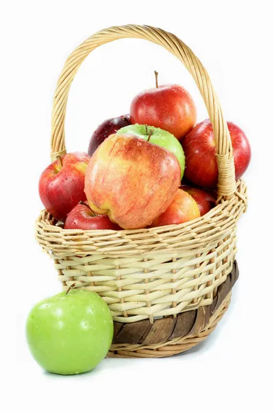 Basket Apples Different Sorts Water Drops Group White — Stock Photo, Image