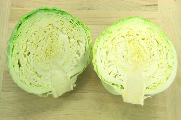Cabbage ready to be chopped for cooking. — Stock Photo, Image