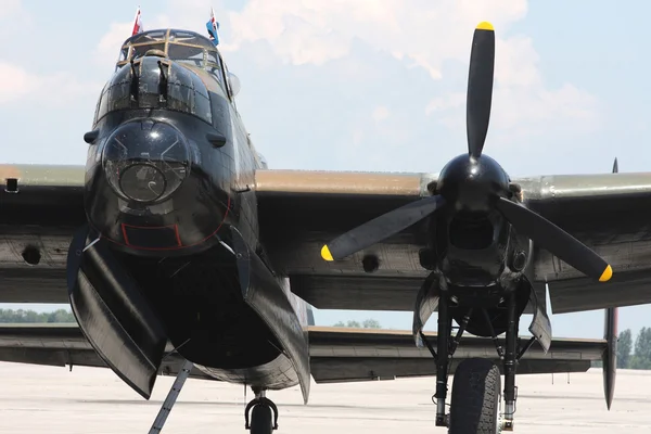 Bombardeiro Avro Lancaster. Frente wiev . — Fotografia de Stock