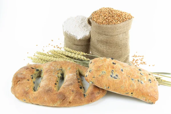 Středomořské černých oliv chlebů a produkty. — Stock fotografie
