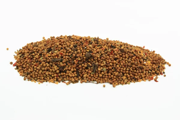 Immagine Pile Pickling Spice Che Mescolato Diverse Erbe Sfondo Bianco — Foto Stock