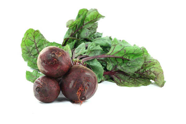 Radici nutrienti commestibili rosse? Barbabietole con foglie . — Foto Stock