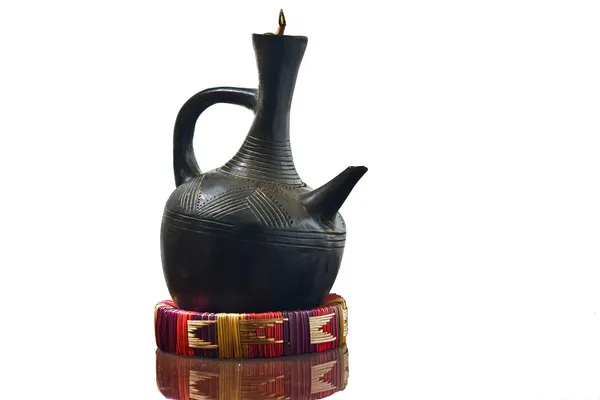 土制的传统埃塞俄比亚咖啡罐 — 图库照片