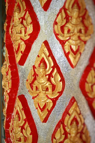 Kolumne in einem buddhistischen Tempel — Stockfoto