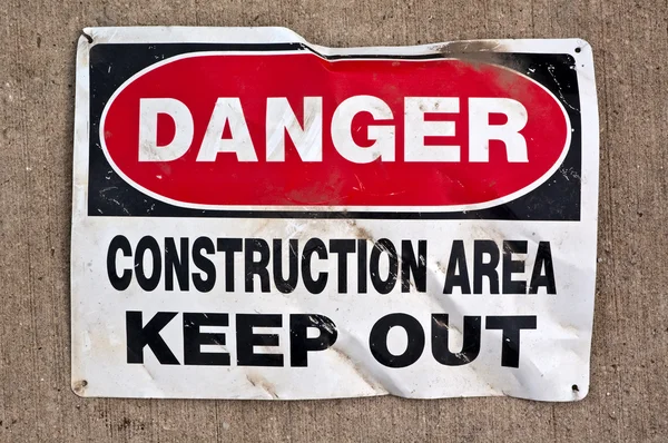 Niebezpieczeństwo placu budowy utrzymywać na zewnątrz znak — Zdjęcie stockowe