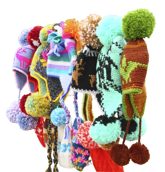 Bonés de esqui brilhantes tricotados em um cabide — Fotografia de Stock